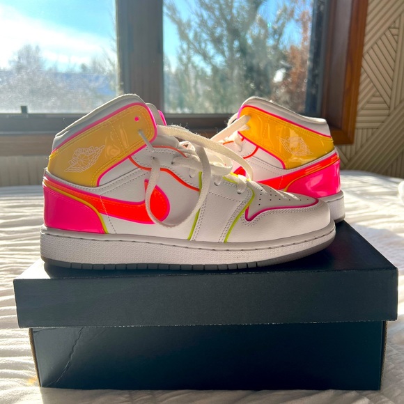 aj1 edge glow